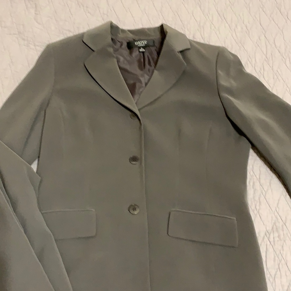 Kasper pant suit